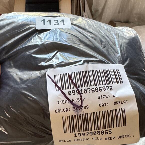 Madewell Merino Wool-Silk Blend V-Neck Sweater WMNS L Black Relaxed Fit Pullover - Picture 8 of 8